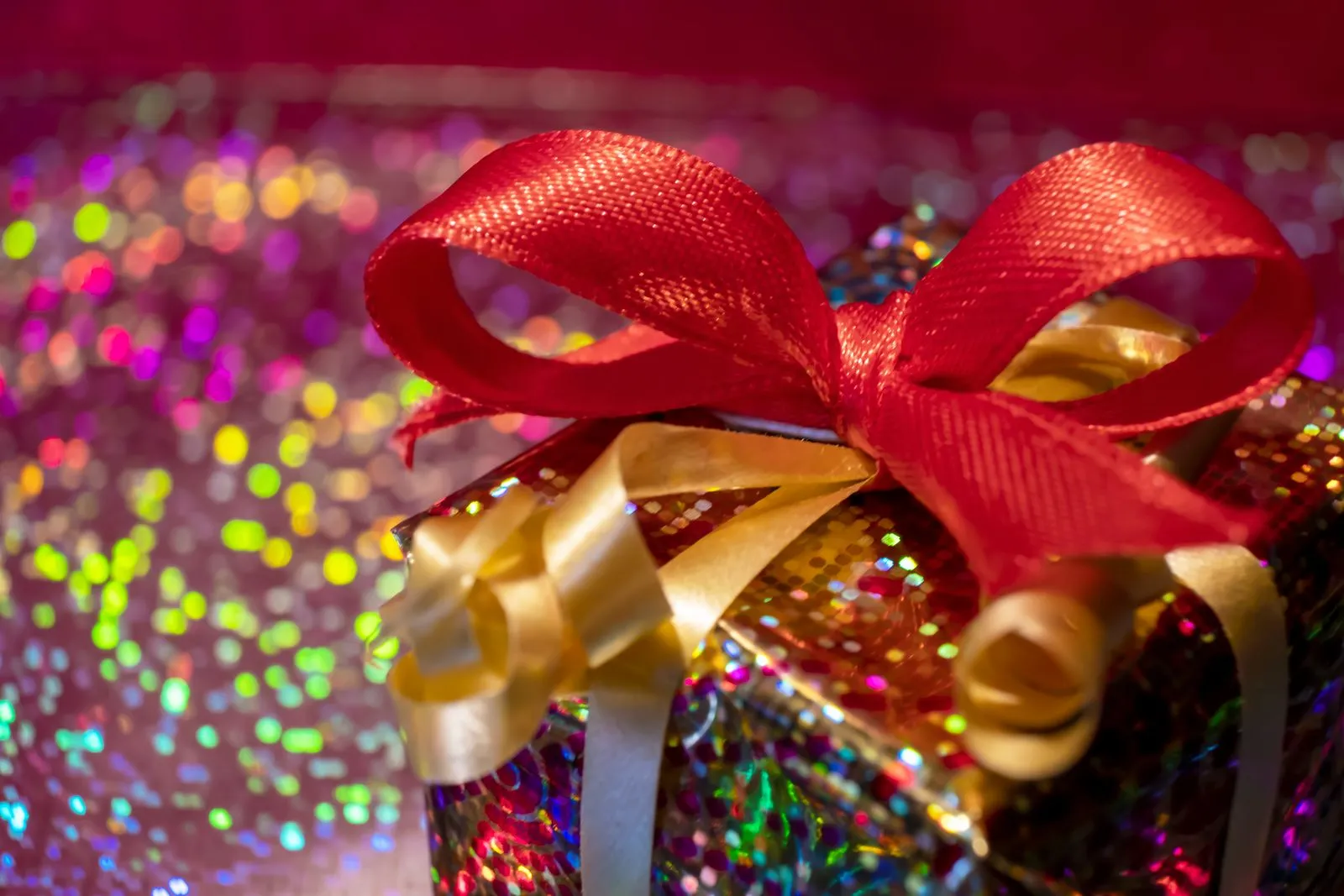 How to Choose a Thoughtful Host Gift